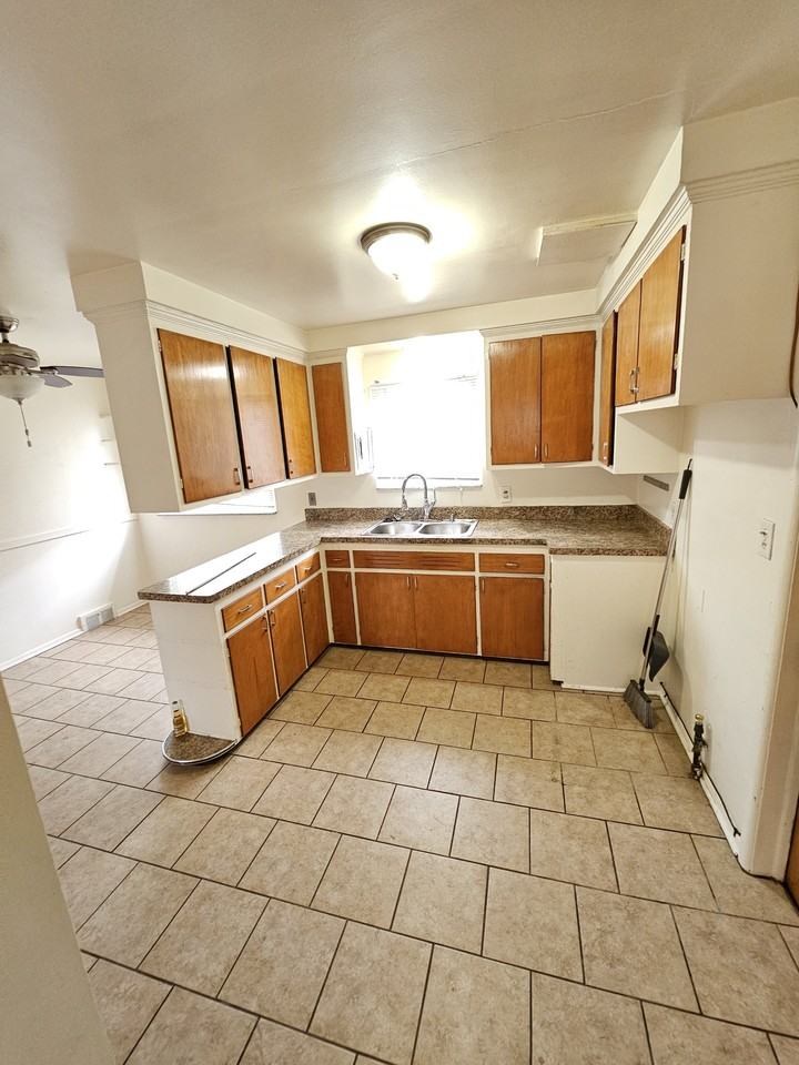 20643 Stratford Road - Photo 6 of 11