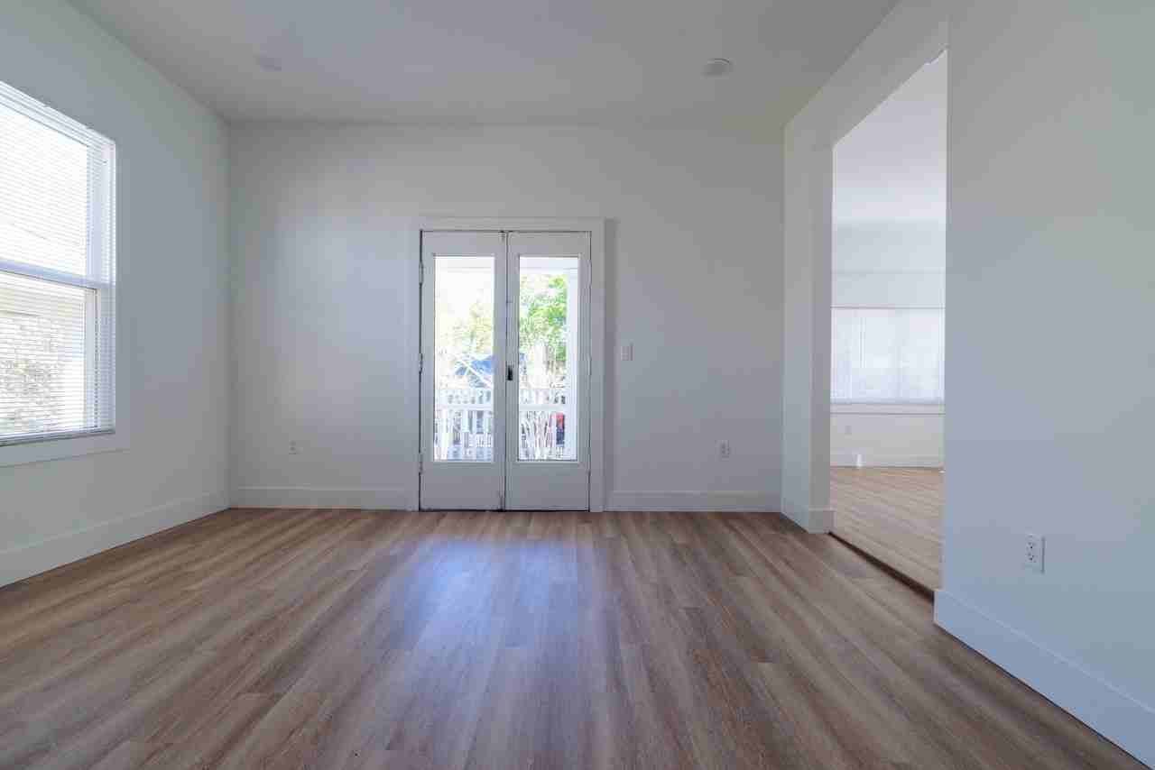 428 East 6th Street - Photo 4 of 26