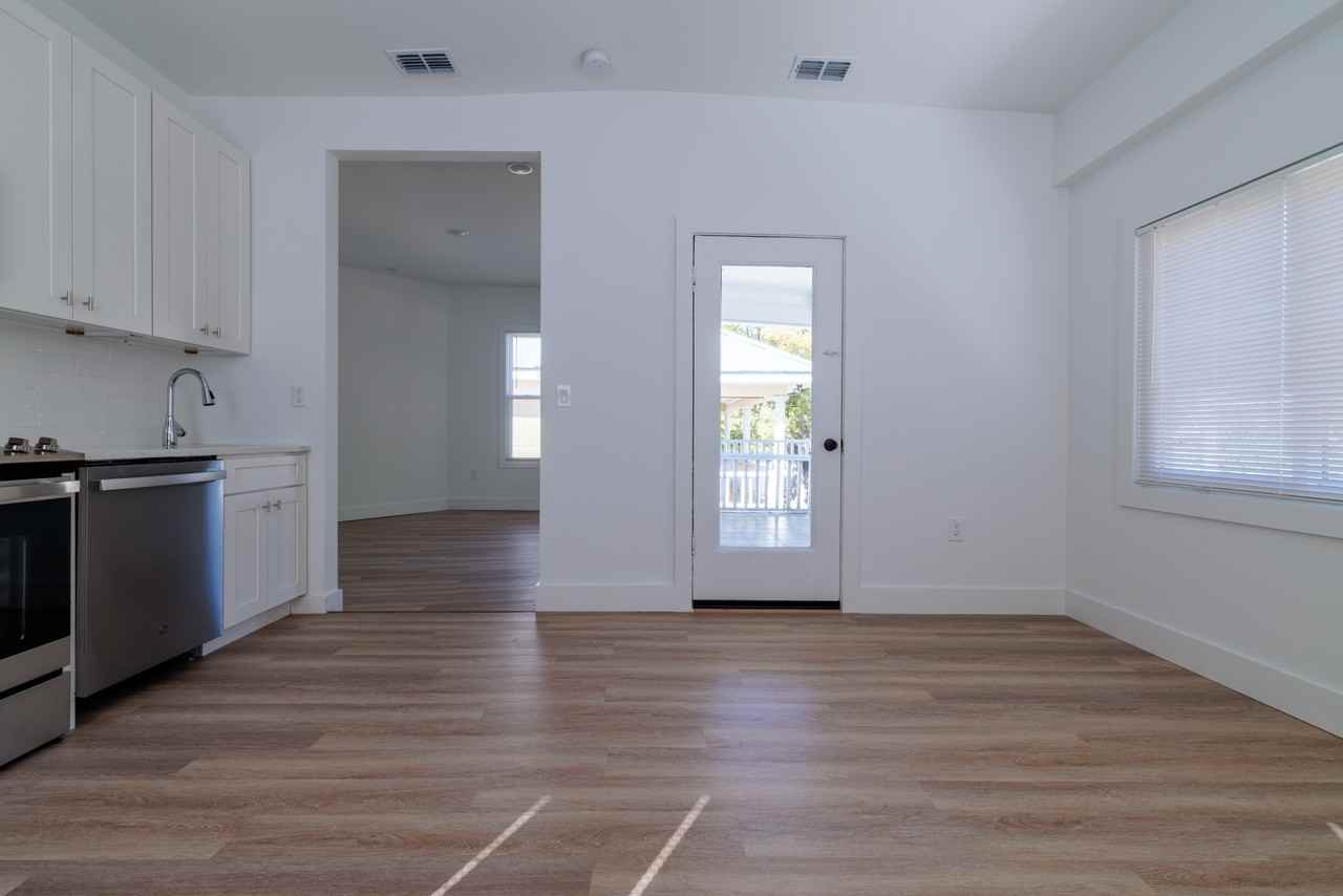 428 East 6th Street - Photo 7 of 26