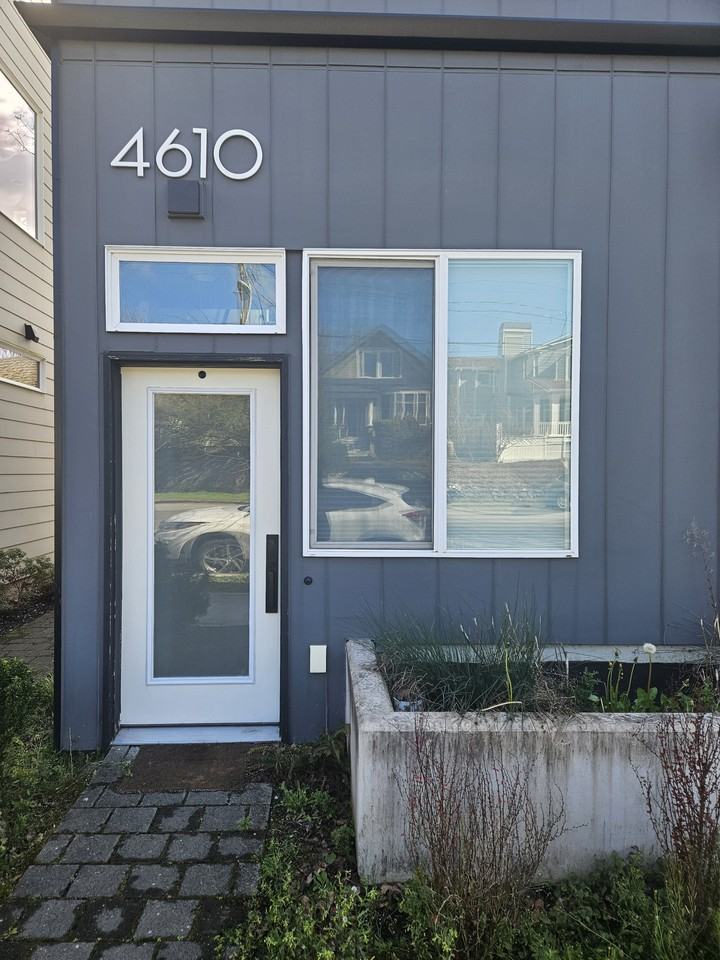 4610 Woodland Park Ave N #1 - Photo 3 of 24