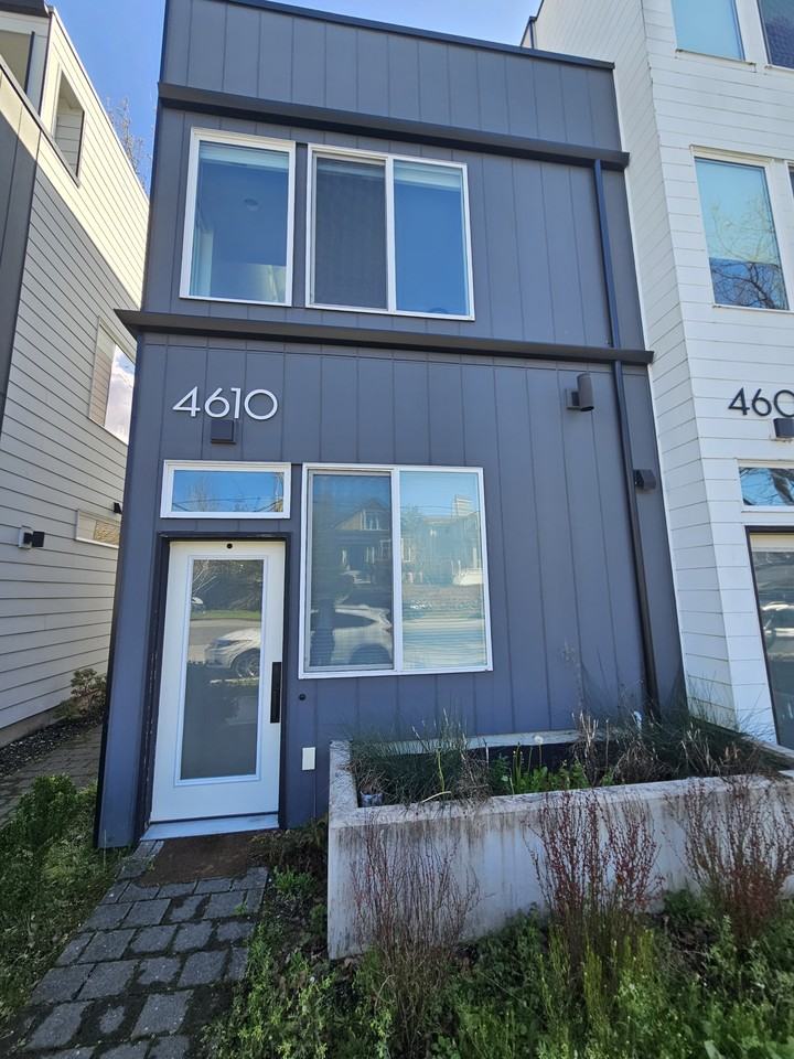 4610 Woodland Park Ave N #1 - Photo 4 of 24