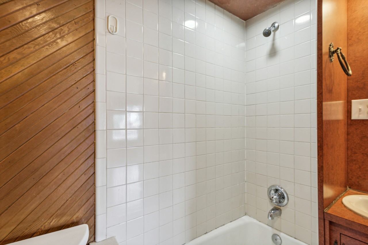 26324 Harper Avenue - Photo 5 of 36