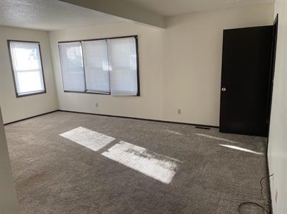 512 Breezy Point Drive - Photo 3 of 6