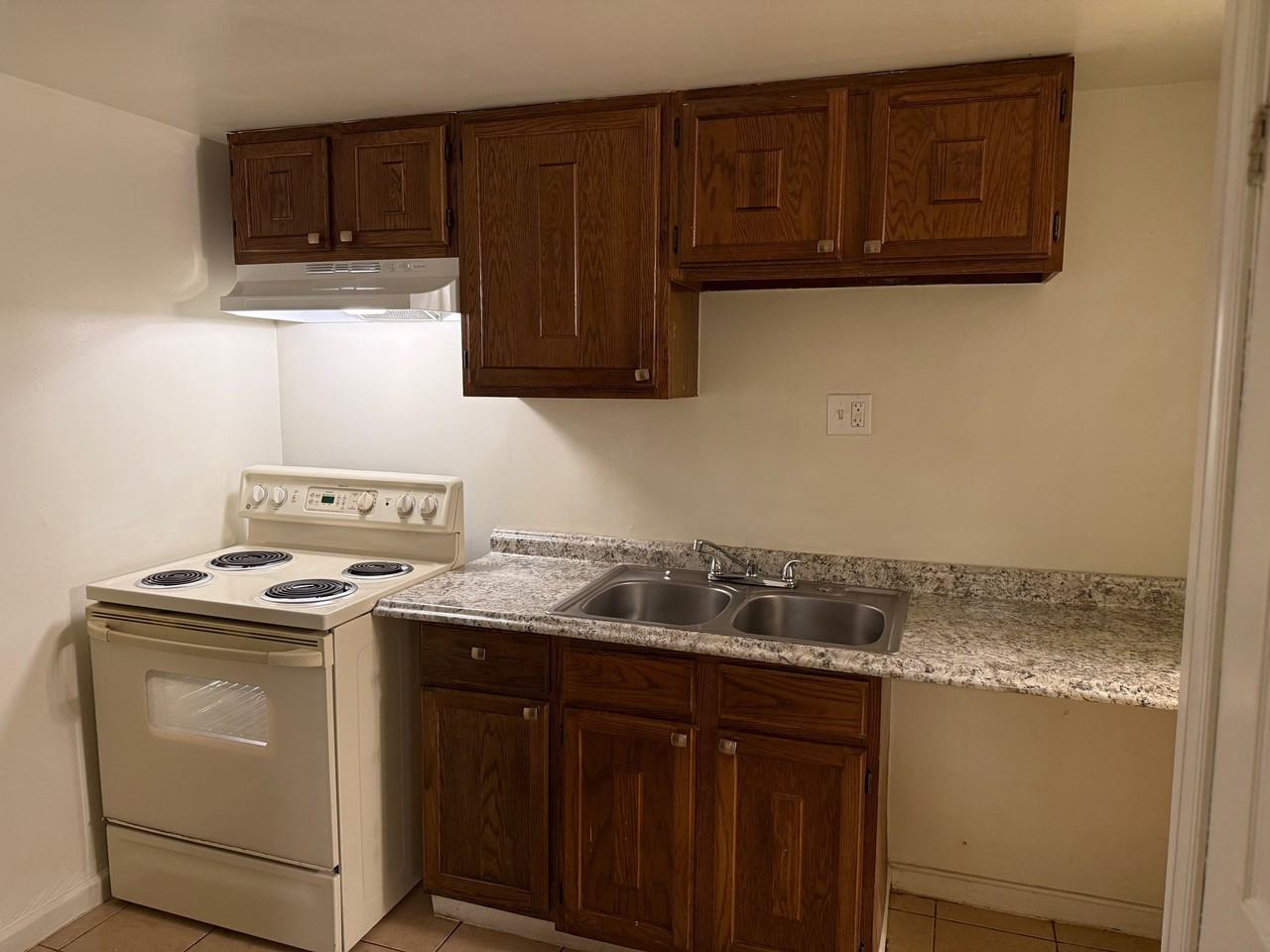 1936 Walnut Street - Photo 6 of 10