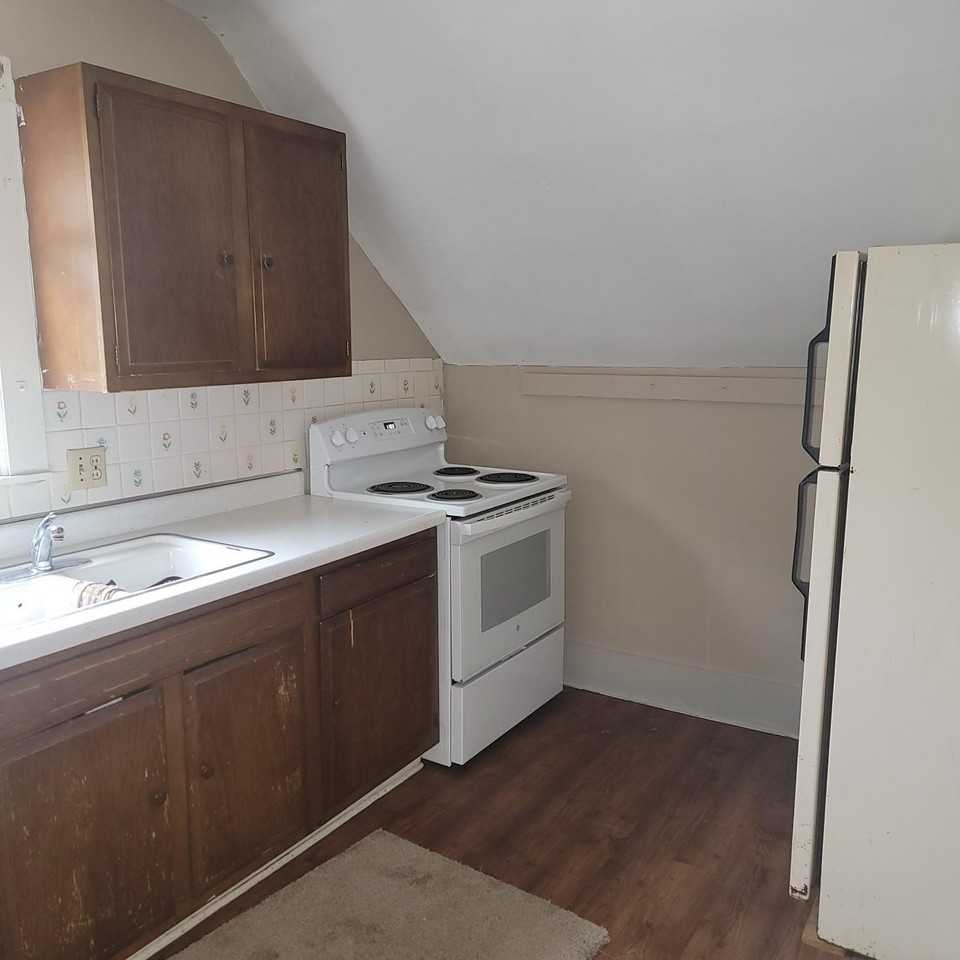 127 1/2 N 9th Street - Photo 2 of 7