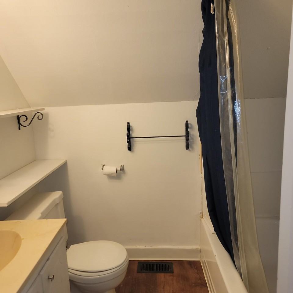 127 1/2 N 9th Street - Photo 3 of 7