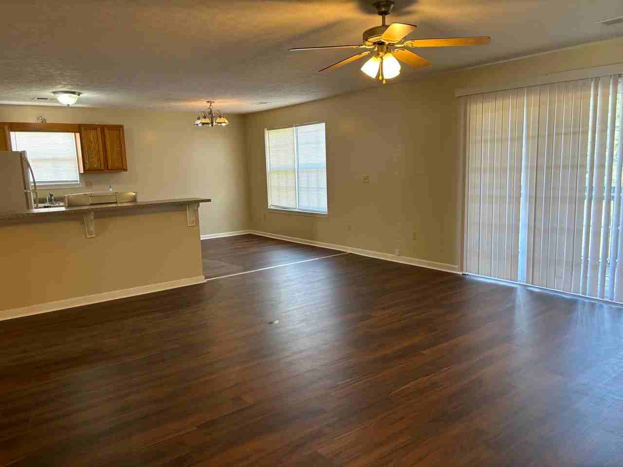 929 Redbud Apartments - Photo 3 of 6