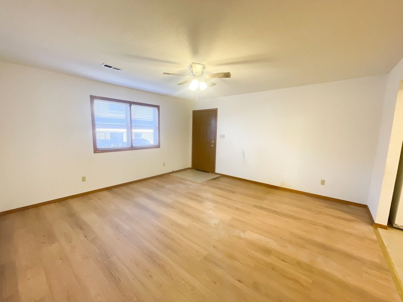 1547 Belair Drive - Photo 2 of 9