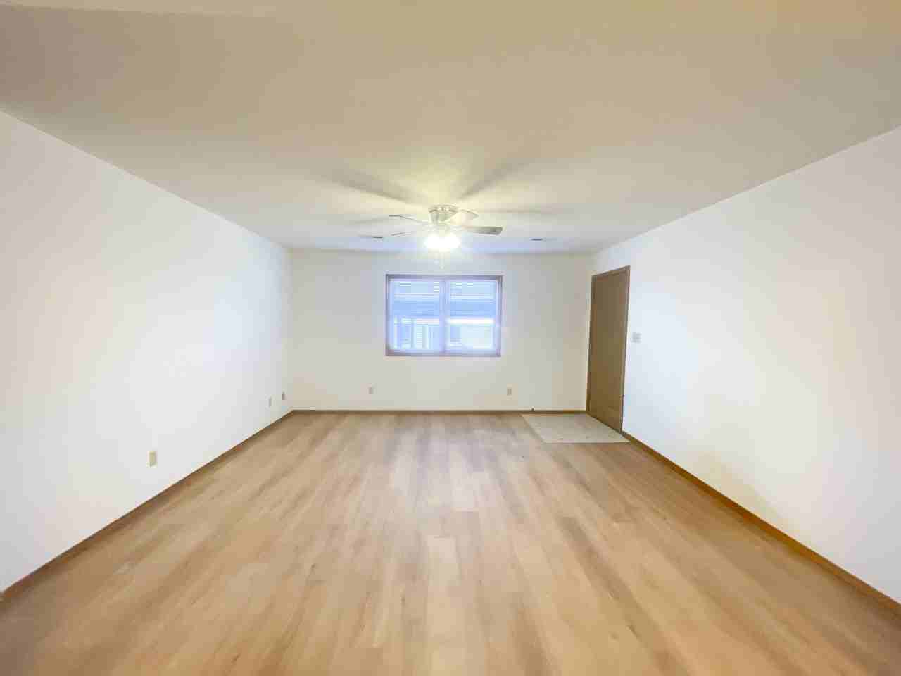 1547 Belair Drive - Photo 3 of 9