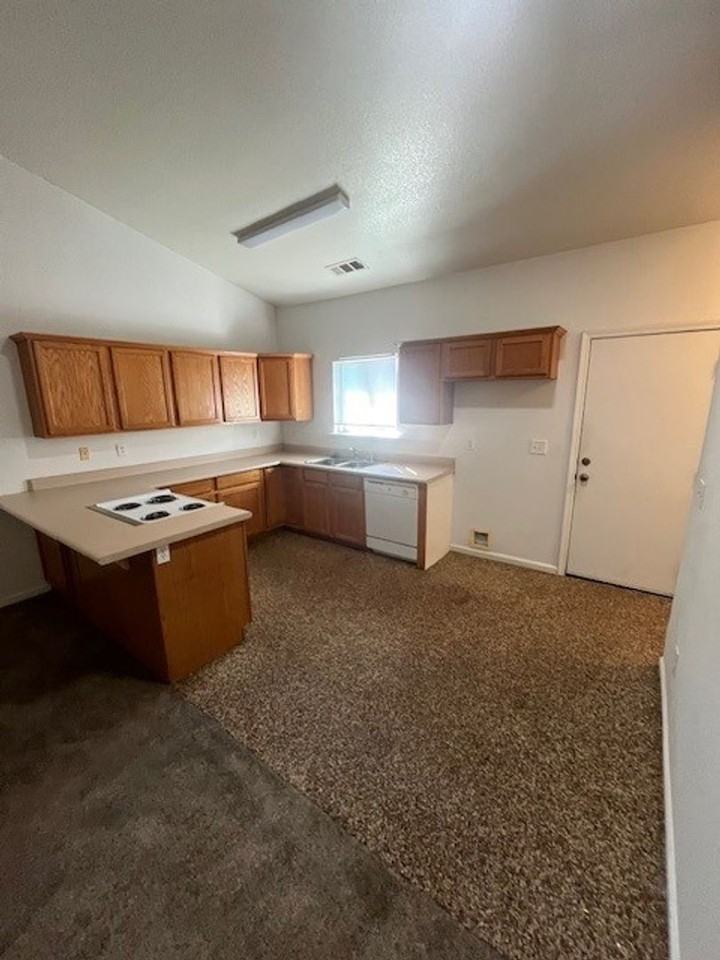 S Sallee St - Photo 3 of 11