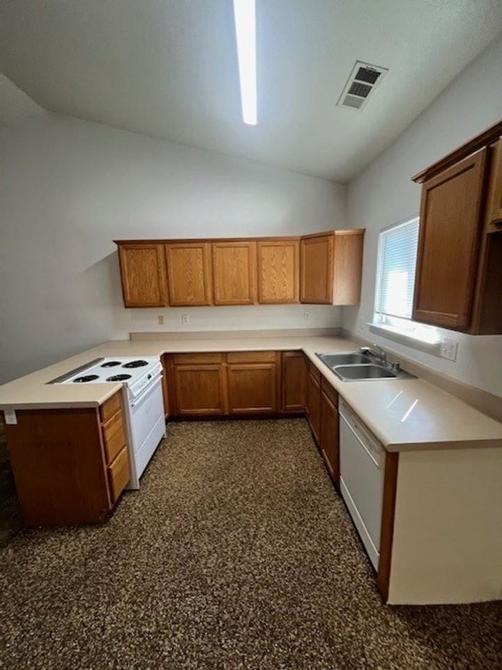 S Sallee St - Photo 4 of 11