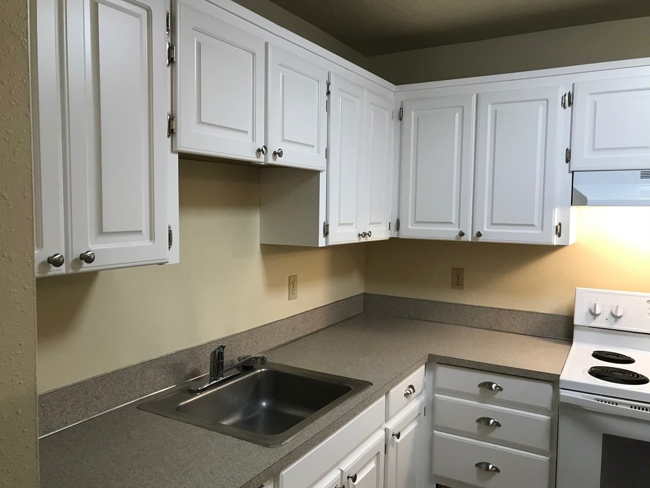 Village Square Apartments - Photo 4 of 24