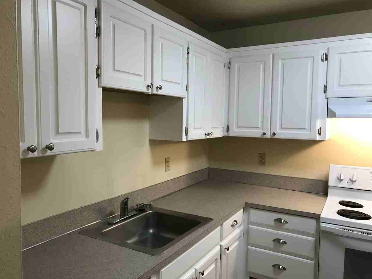 Village Square Apartments - Photo 7 of 24