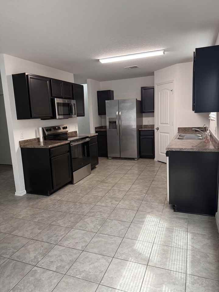 1045 Polmont Ct - Photo 2 of 10