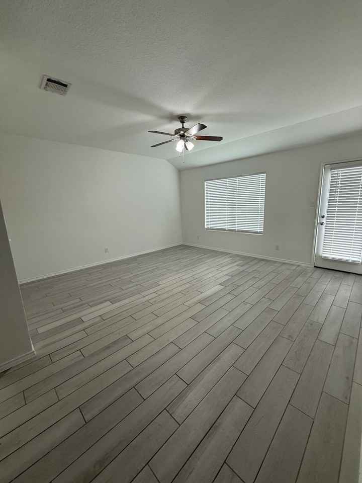 1045 Polmont Ct - Photo 3 of 10