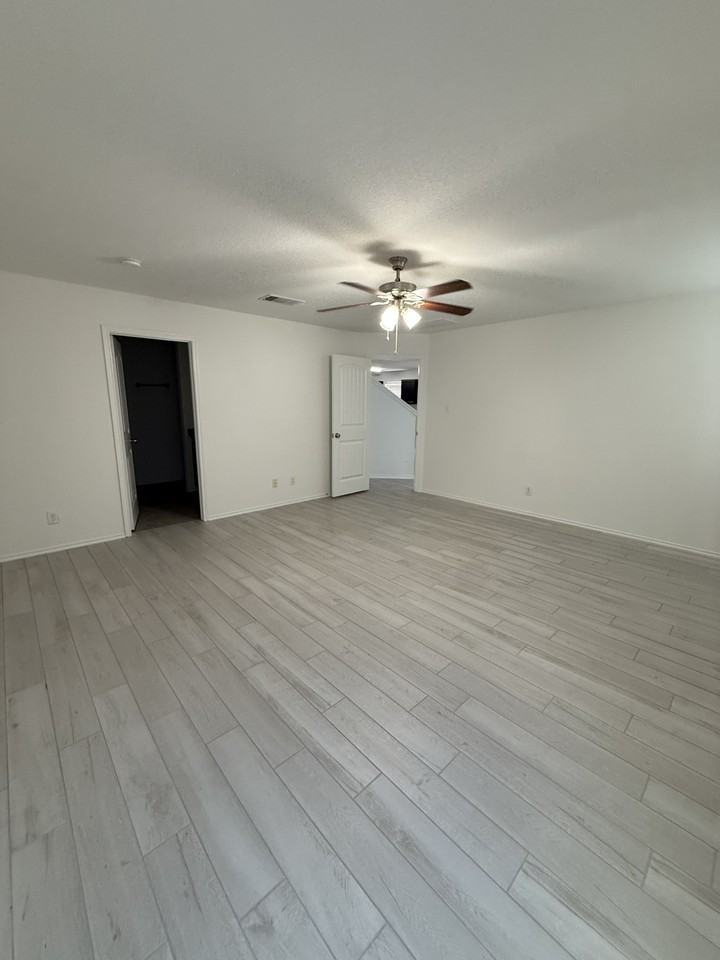 1045 Polmont Ct - Photo 5 of 10