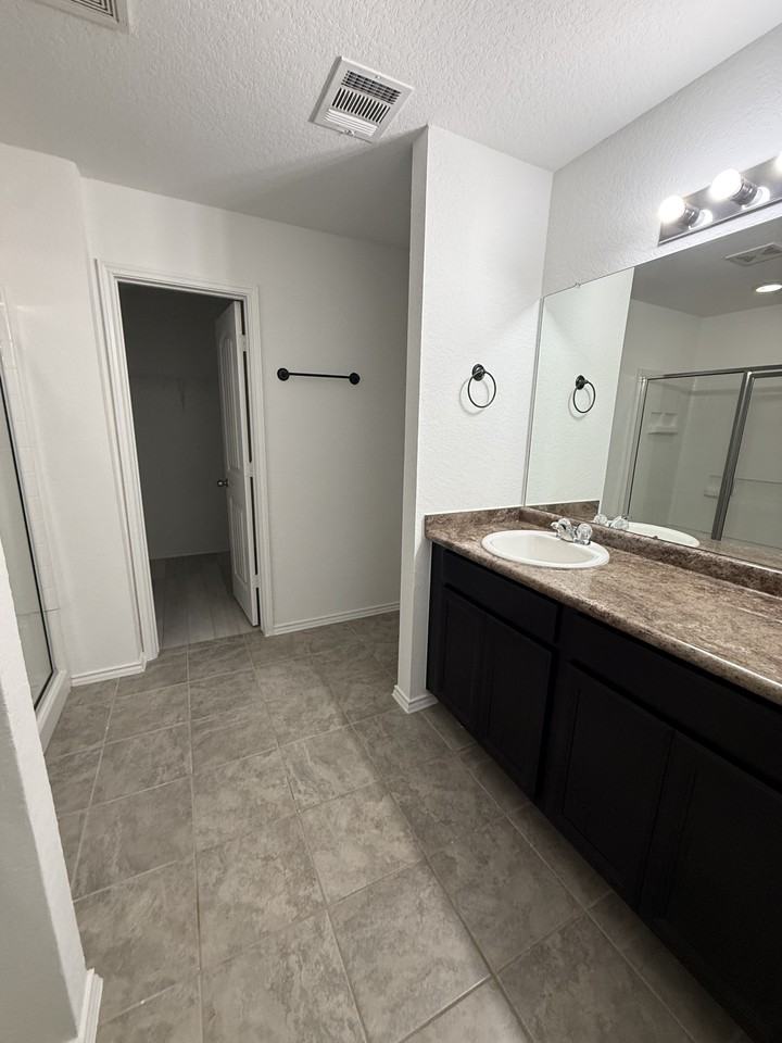 1045 Polmont Ct - Photo 6 of 10