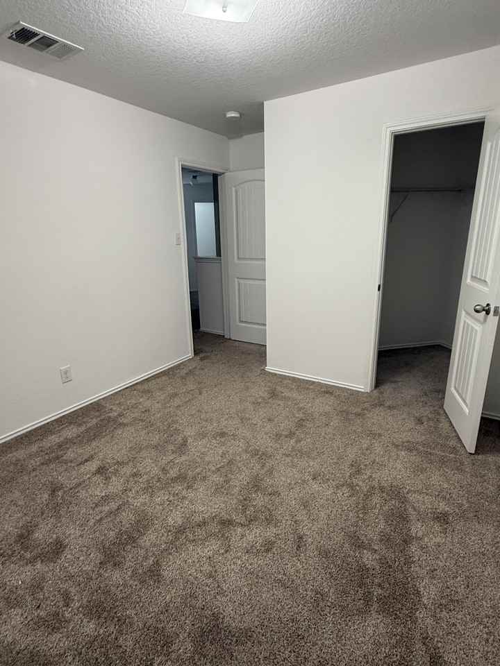 1045 Polmont Ct - Photo 7 of 10