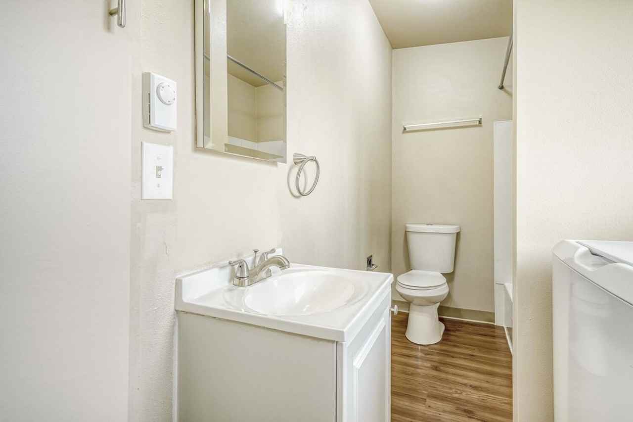 639 Kent - Photo 3 of 10