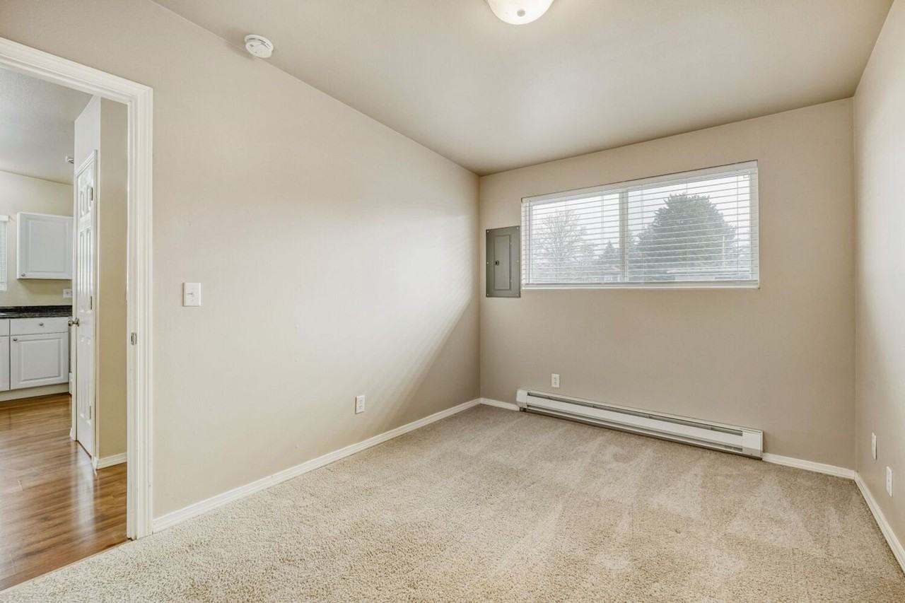 639 Kent - Photo 5 of 10