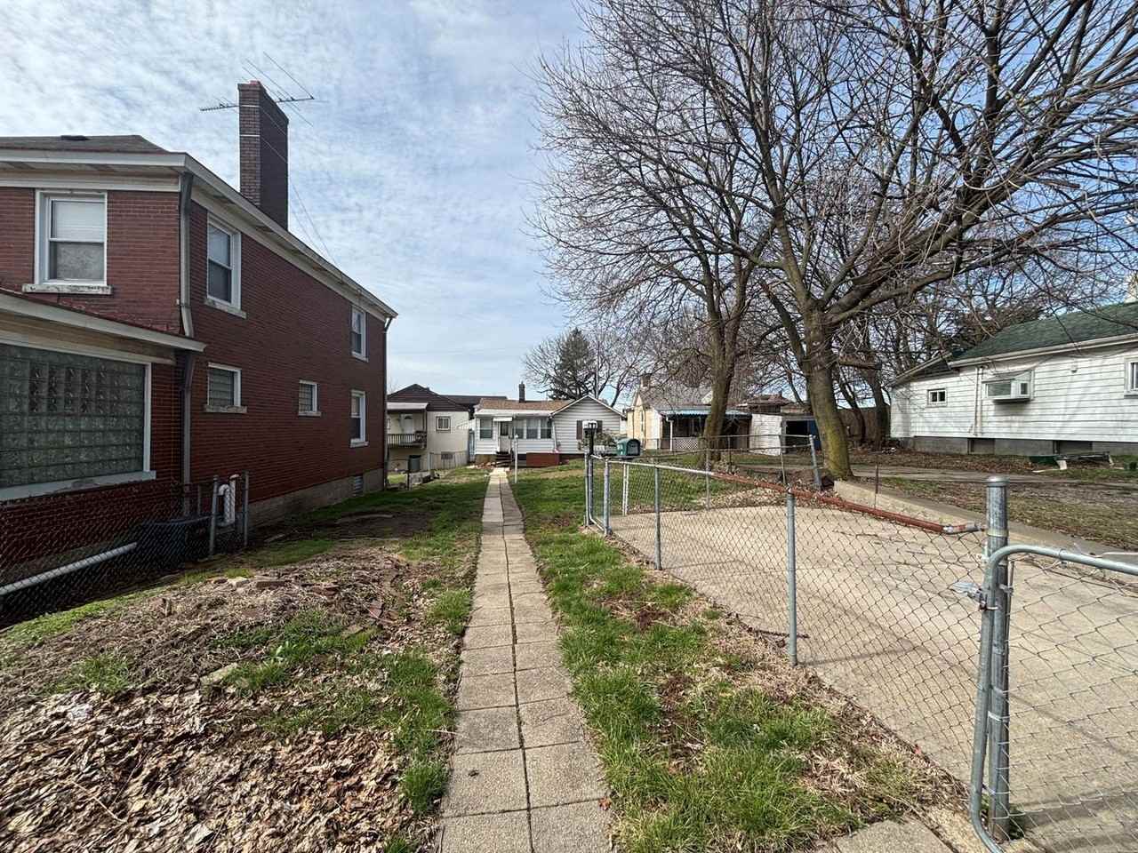 130 Whitaker St - Photo 2 of 28