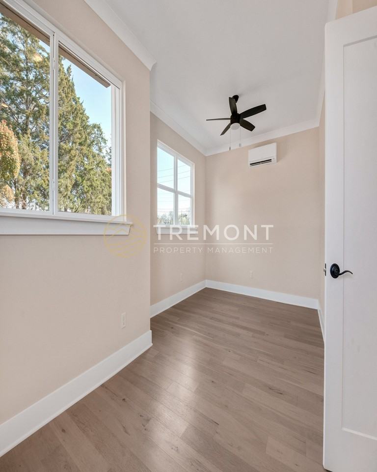 1215 J Andrews Pl #1 - Photo 4 of 19