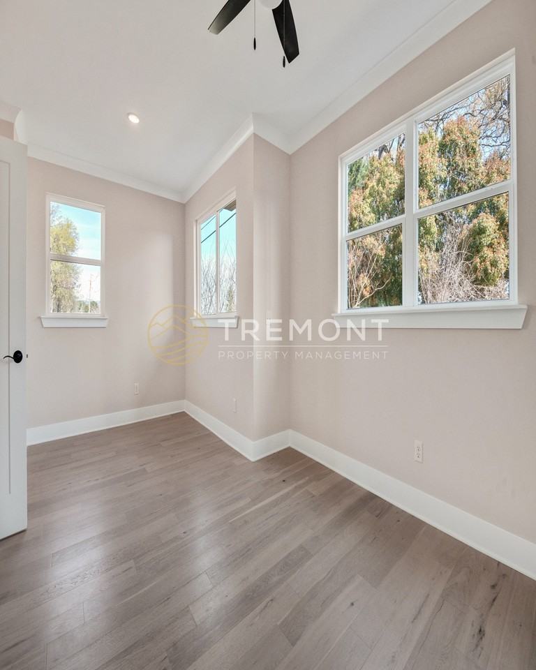 1215 J Andrews Pl #1 - Photo 5 of 19