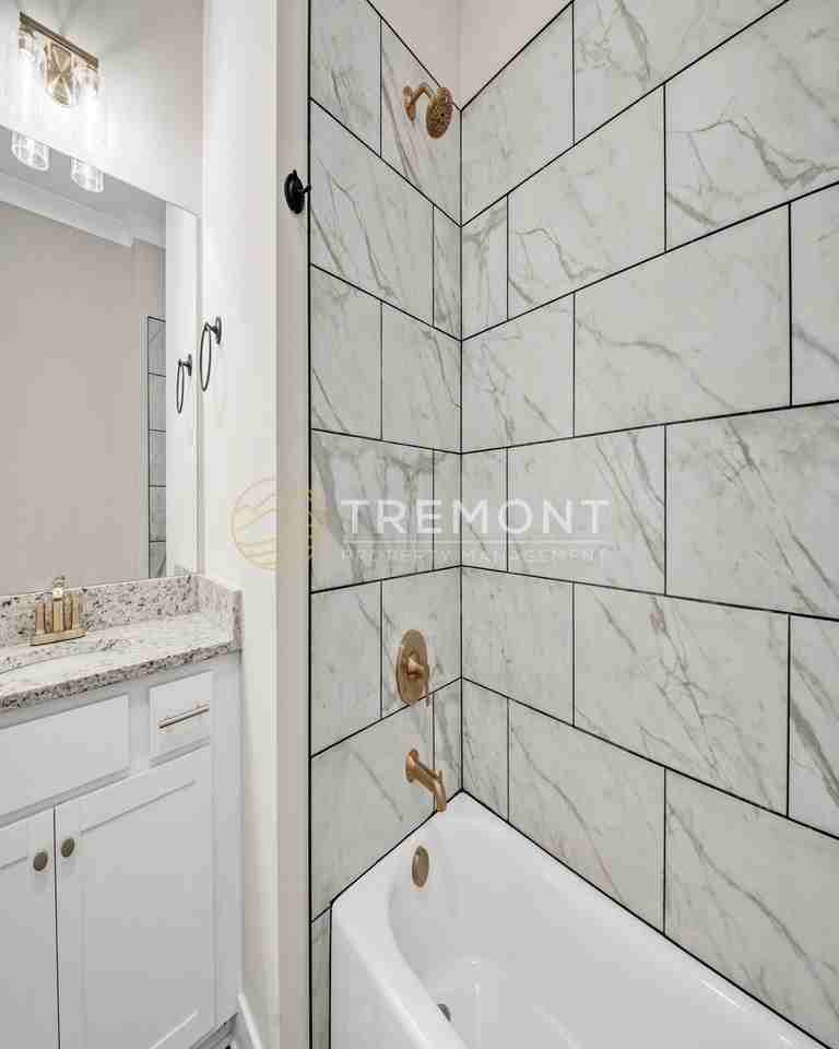 1215 J Andrews Pl #1 - Photo 6 of 19