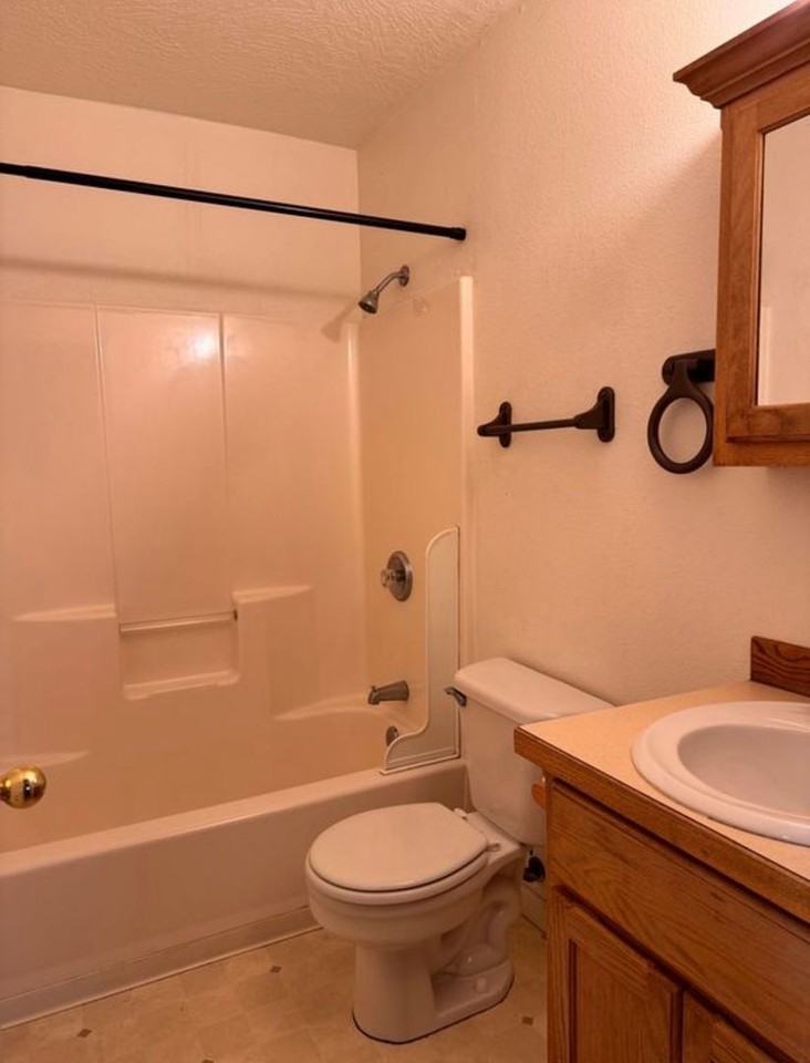 655 Arthur Ave - Photo 6 of 12