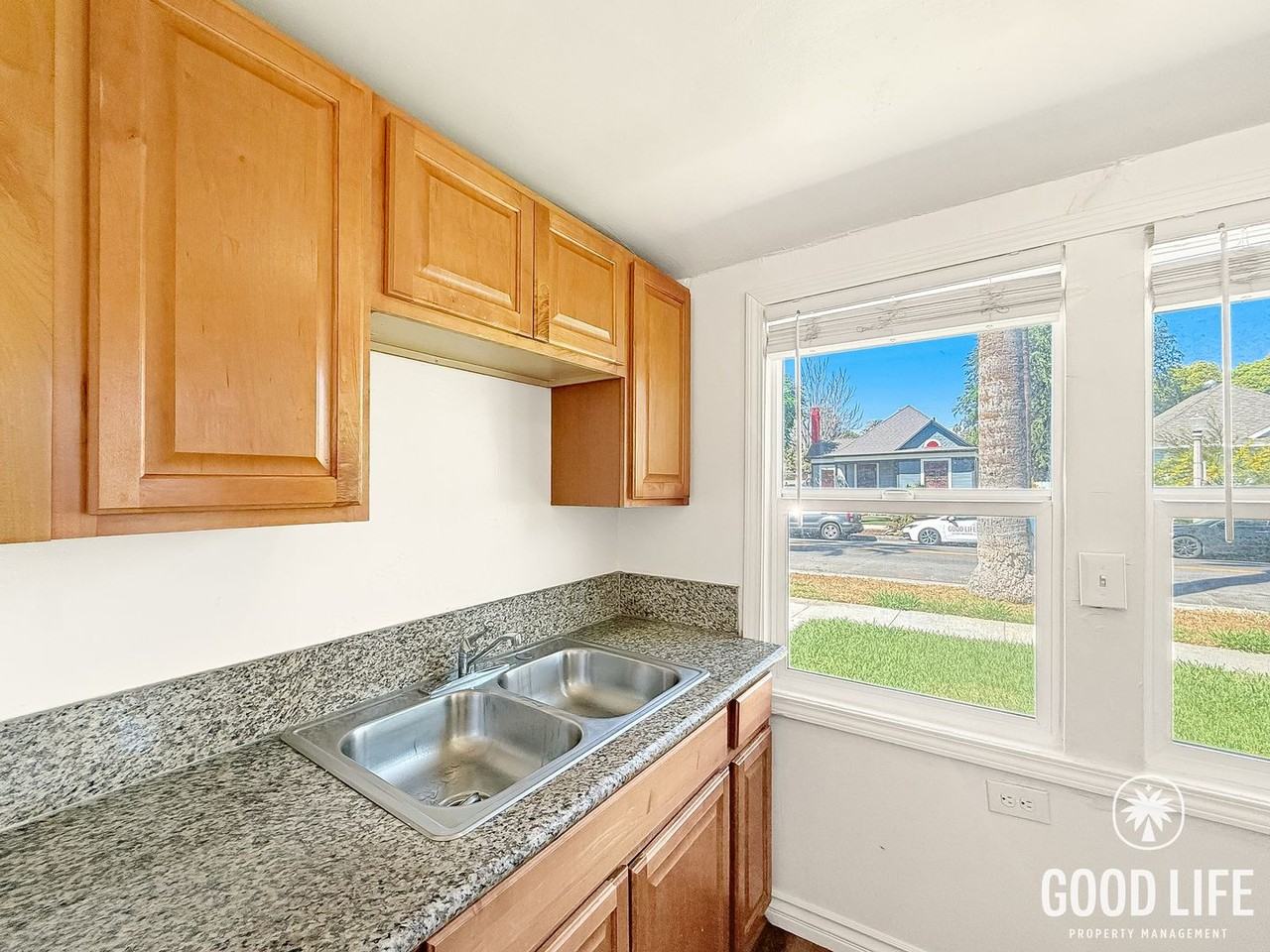 3472 Brockton Ave - Photo 4 of 7