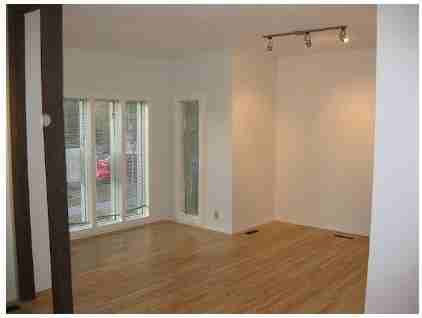 913 3 Ave Nw - Photo 2 of 8