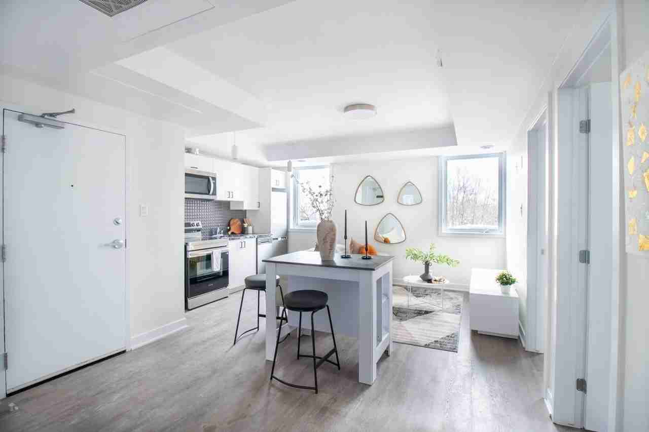 994 Bronson Ave - Photo 2 of 17