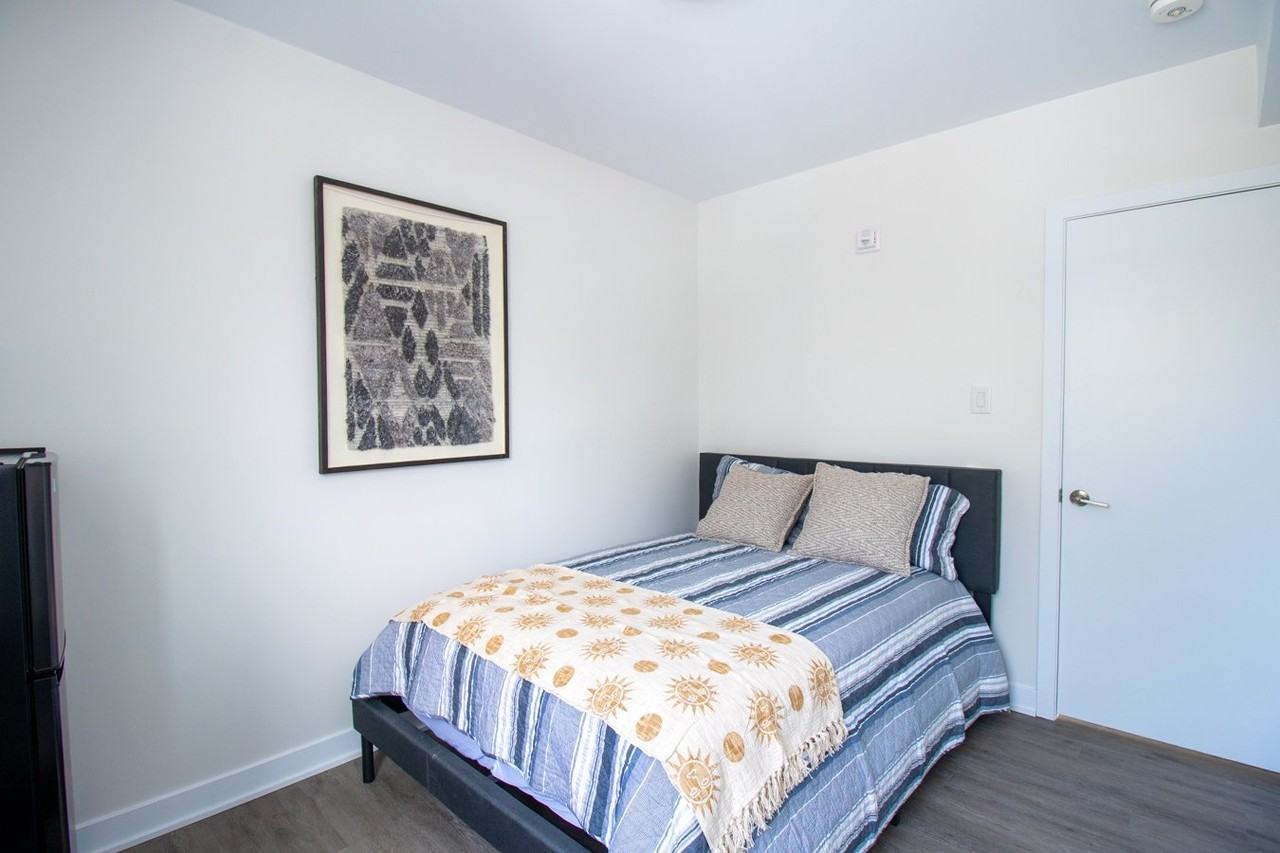 994 Bronson Ave - Photo 4 of 17