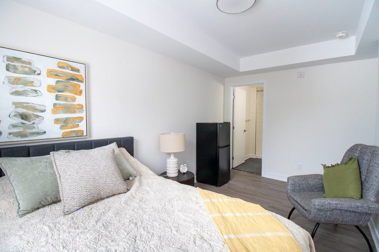 994 Bronson Ave - Photo 6 of 17