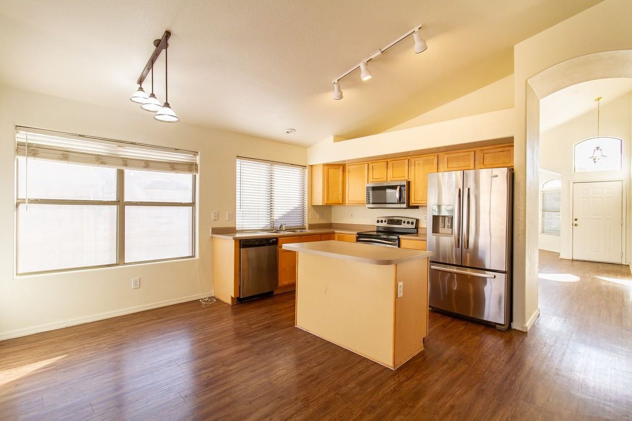 9458 E Plana Ave - Photo 4 of 15