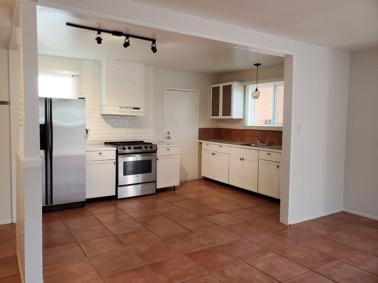 8409 Topanga Canyon Blvd - Photo 3 of 32