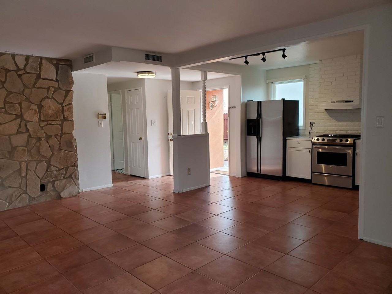 8409 Topanga Canyon Blvd - Photo 6 of 32