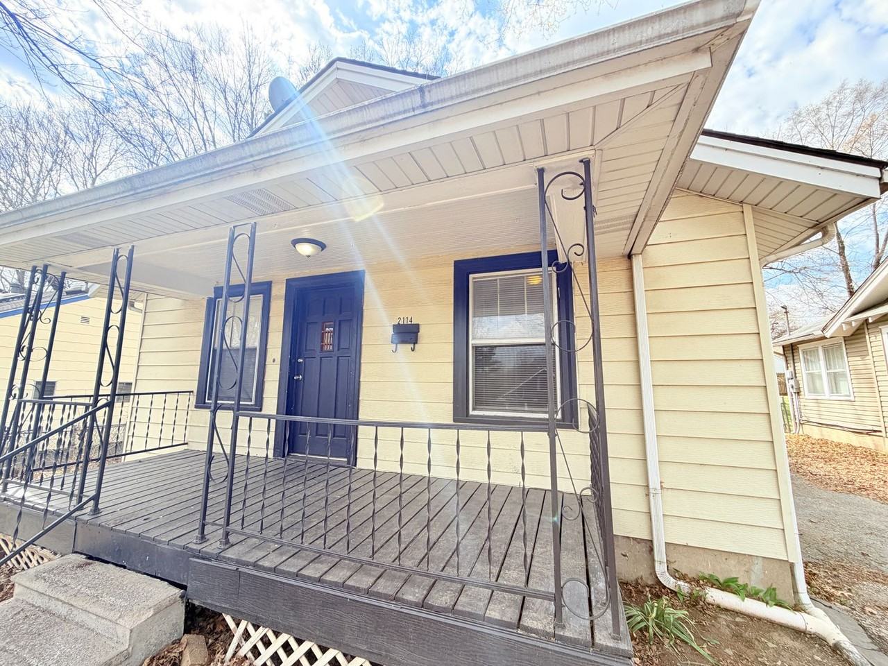 2114 S Scott Ave