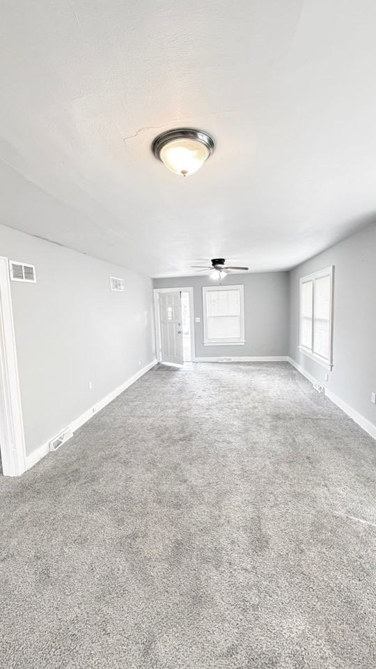 2114 S Scott Ave - Photo 3 of 14