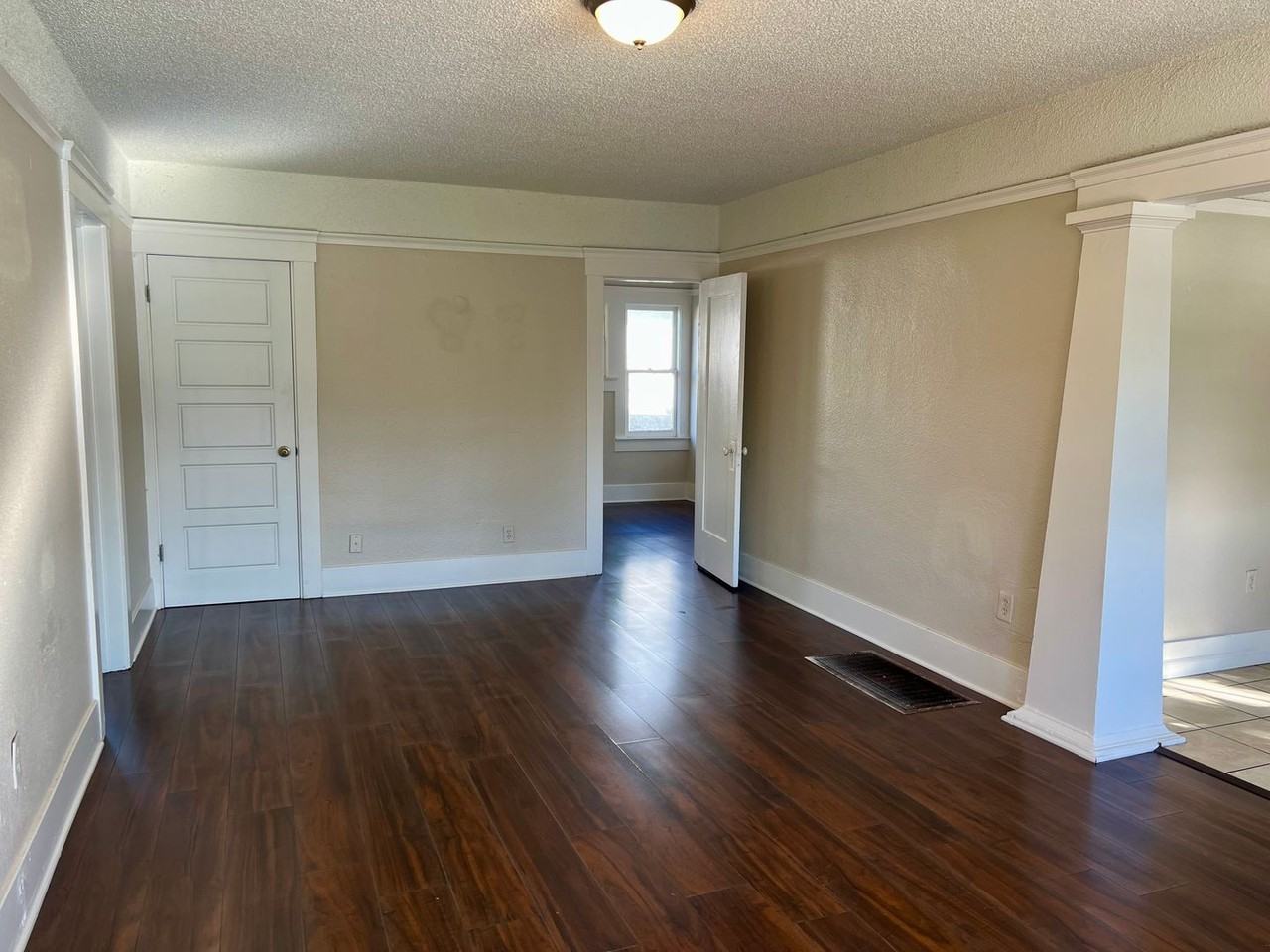 1042 N Harrison Ave - Photo 2 of 13