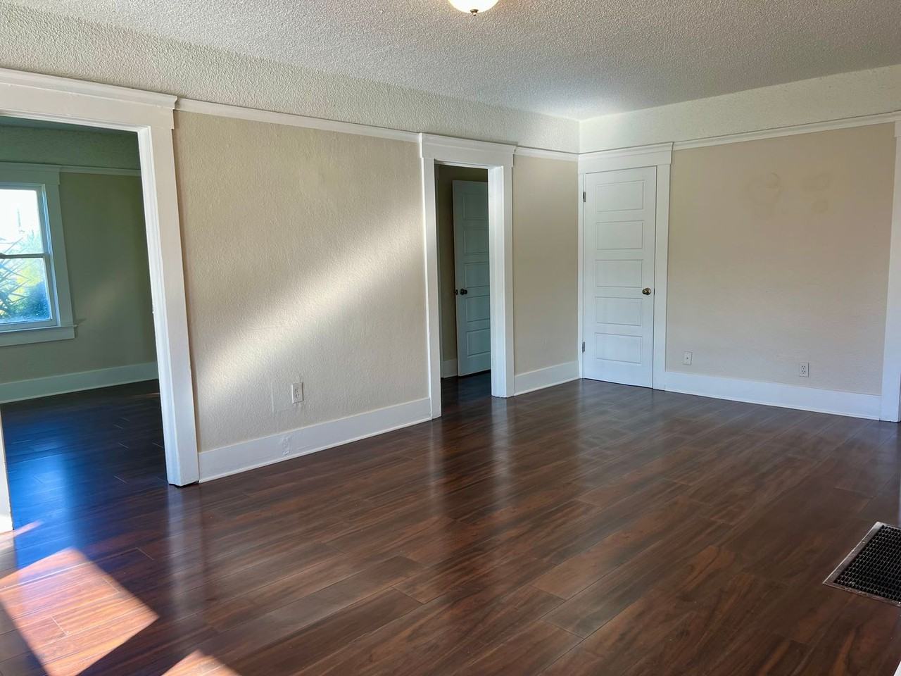 1042 N Harrison Ave - Photo 3 of 13