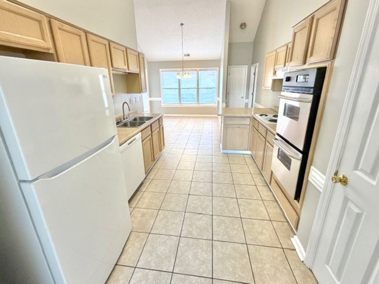 836 Tropicana Dr E - Photo 4 of 11