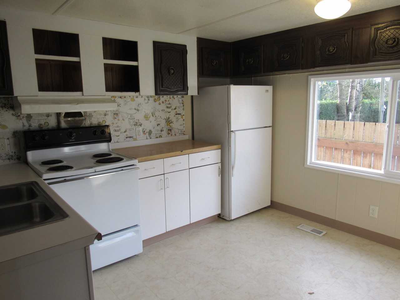 5692 Northwest Dr #3 - Photo 3 of 9