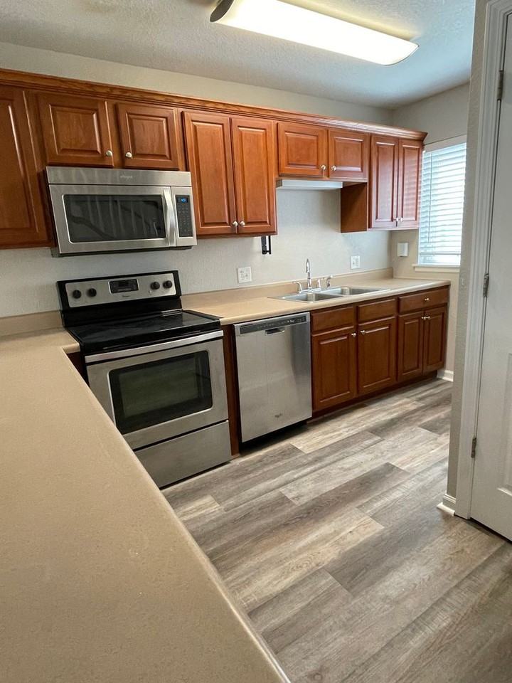 1100 Newfoundland Dr - Photo 4 of 21