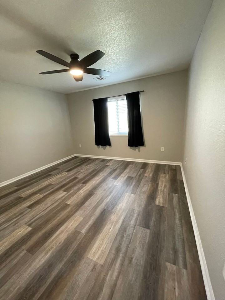 1100 Newfoundland Dr - Photo 6 of 21