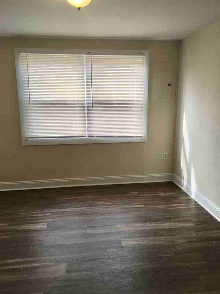 2004 Larkhall Rd - Photo 4 of 17