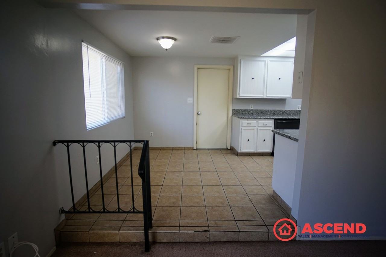 5104 Belcrest Ave - Photo 4 of 14