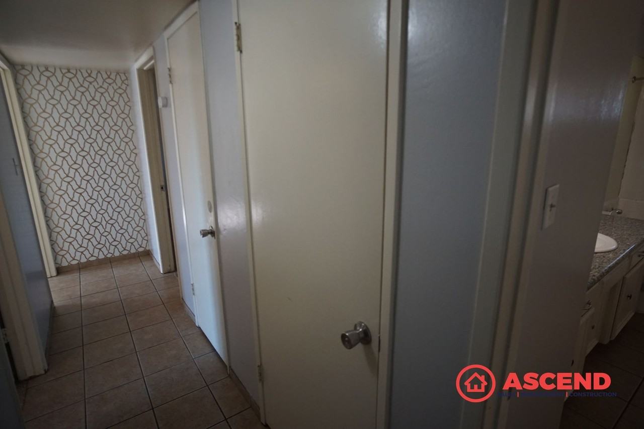 5104 Belcrest Ave - Photo 6 of 14