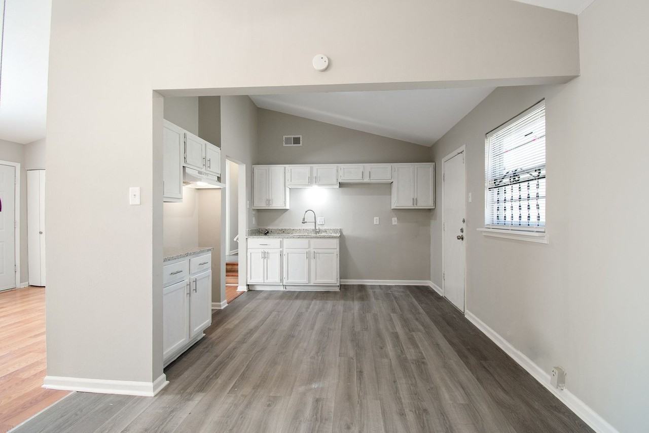 772 Mohawk Ave - Photo 3 of 17