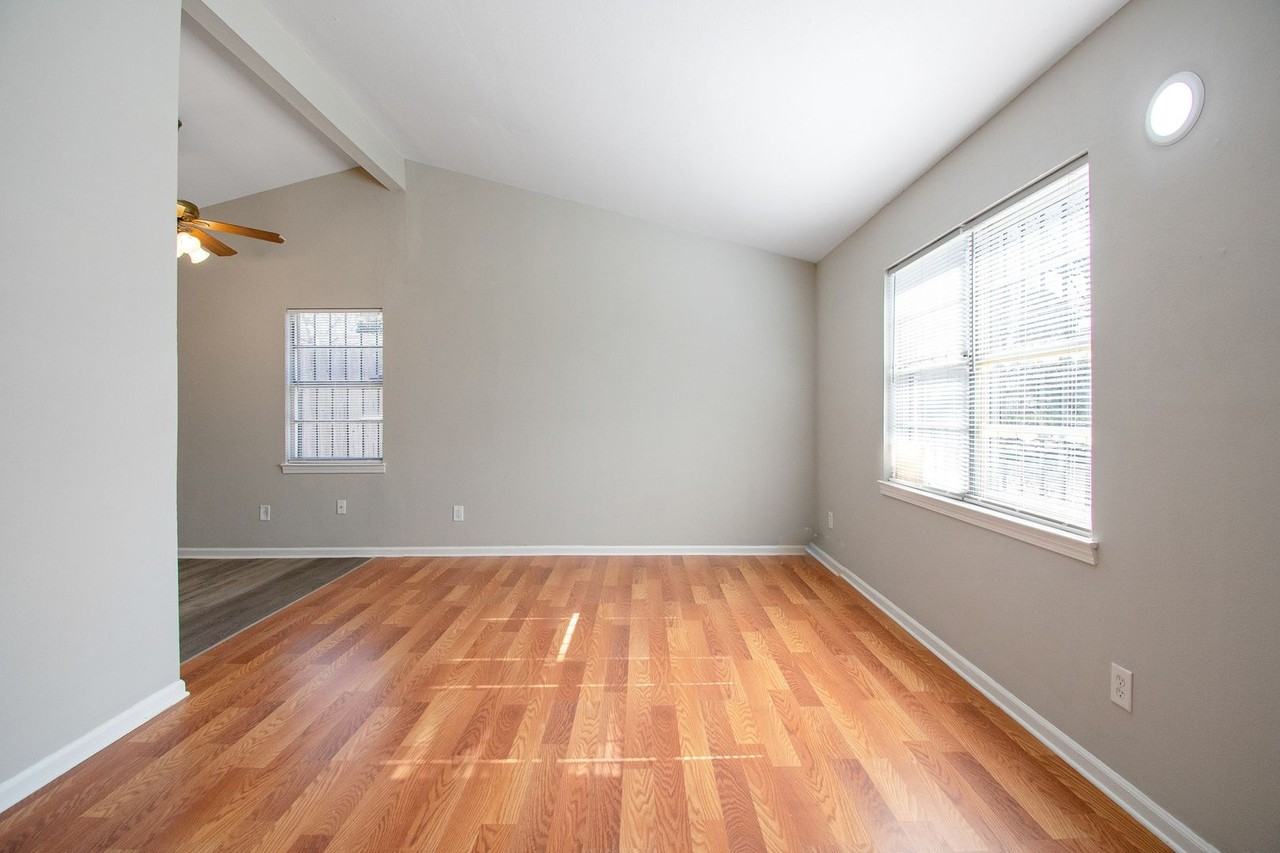 772 Mohawk Ave - Photo 7 of 17